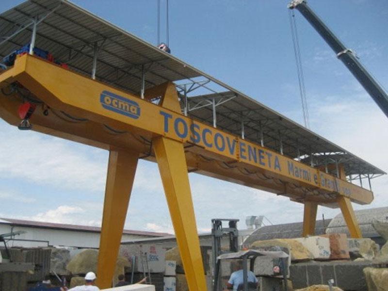 Gantry cranes (cap. 40/5 ton - span 7+20+7 mt)