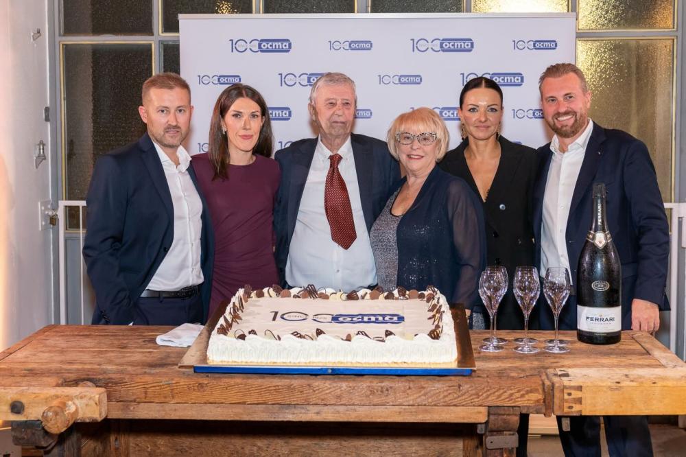 Un brindisi ai nostri primi 100 anni